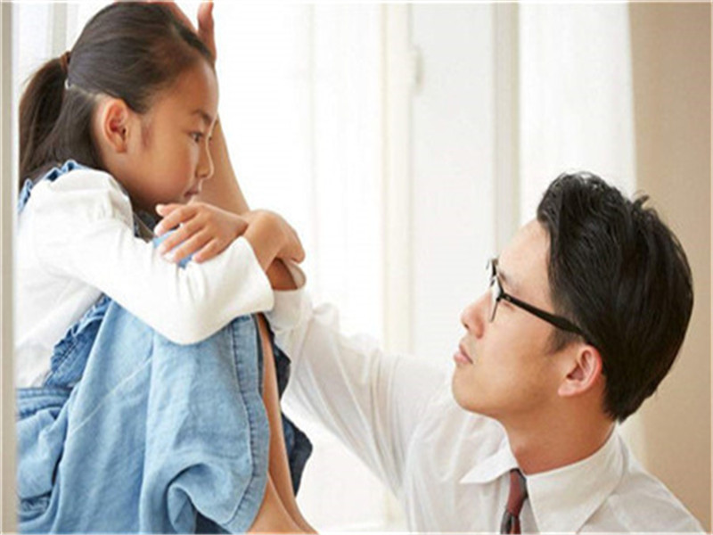 孩子不跟外人說話怎么辦 孩子不跟外人說話怎么辦