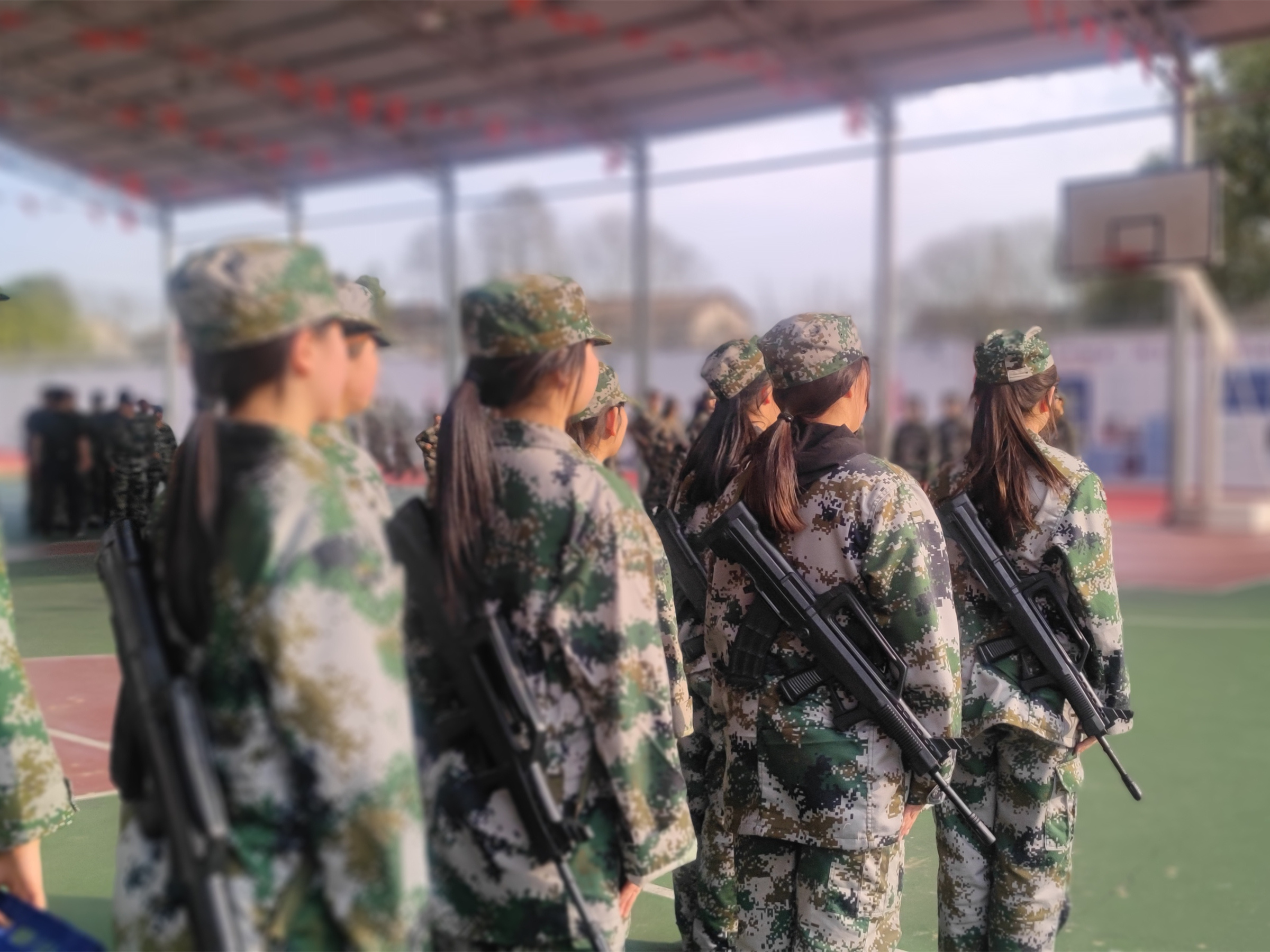 I即使一些父母已經意識到了孩子過多使用電子產品弊大于利,他們采取的也都是極端手段,比如沖到孩子房間里沒收手機、拔掉電腦或游戲機電源,甚至將電子產品直接打爛。這個手段看似方便有效,因為這年頭的孩子好像“除了手機什么都不在乎”。接下來小編就來看看一所專業的廣州戒網癮學校是怎么幫助孩子戒除網癮的,希望能夠幫助到大家。 I即使一些父母已經意識到了孩子過多使用電子產品弊大于利,他們采取的也都是極端手段,比如沖到孩子房間里沒收手機、拔掉電腦或游戲機電源,甚至將電子產品直接打爛。這個手段看似方便有效,因為這年頭的孩子好像“除了手機什么都不在乎”。接下來小編就來看看一所專業的廣州戒網癮學校是怎么幫助孩子戒除網癮的,希望能夠幫助到大家。