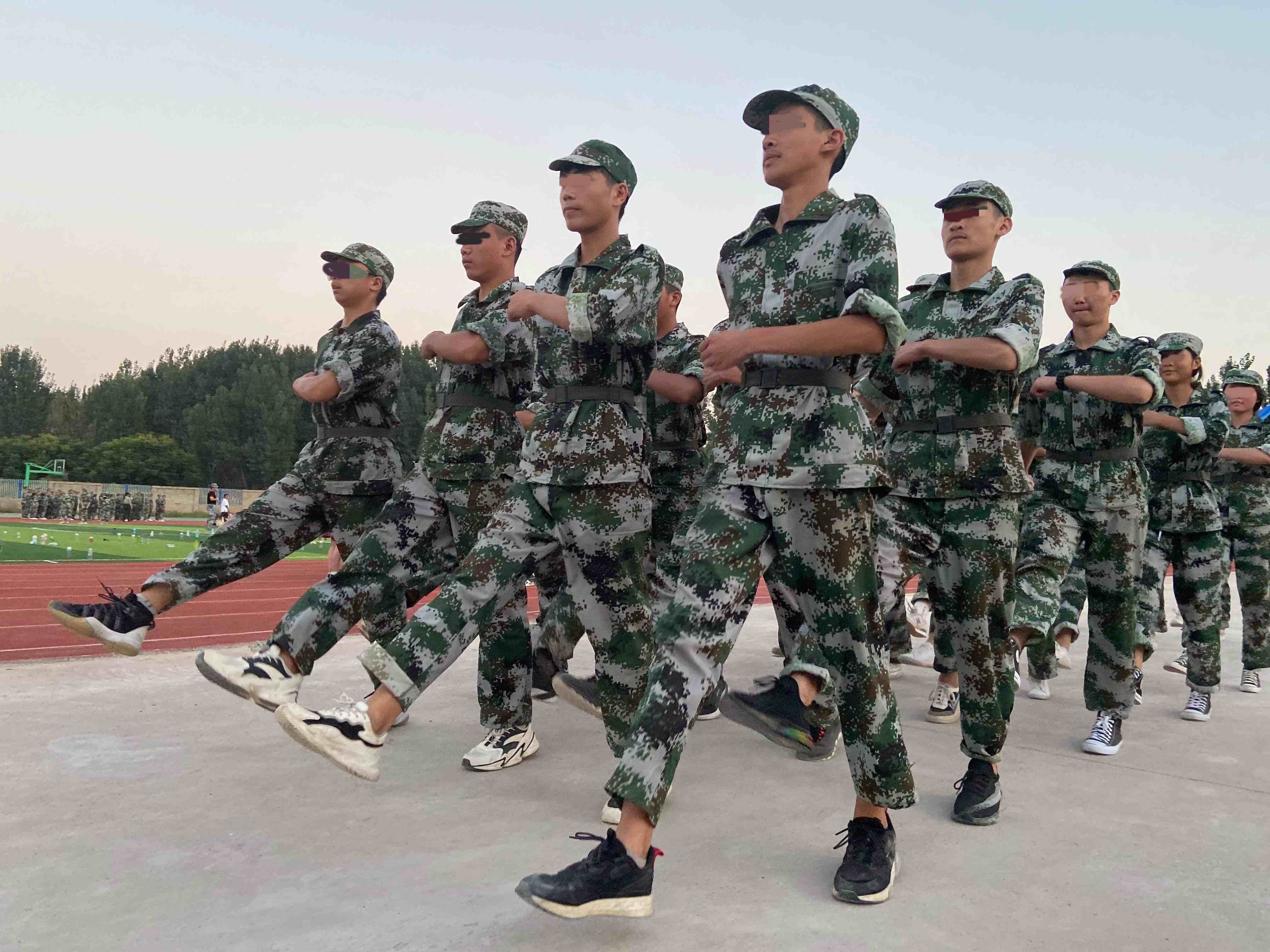 青少年封閉式教育學(xué)校,封閉式軍事化學(xué)校 青少年封閉式教育學(xué)校,封閉式軍事化學(xué)校