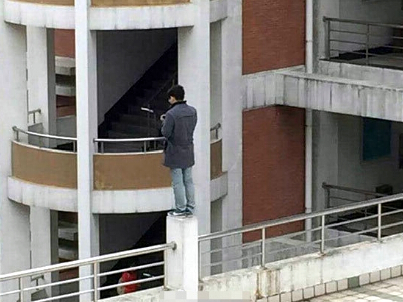 輕生,封閉式軍事化學校 輕生,封閉式軍事化學校