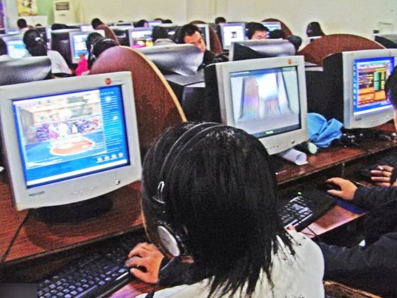 孩子網吧通宵,軍事訓練學校 孩子網吧通宵,軍事訓練學校