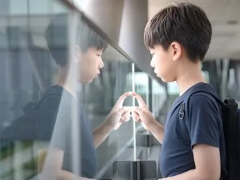 孩子性格孤僻,心理輔導學校 孩子性格孤僻,心理輔導學校