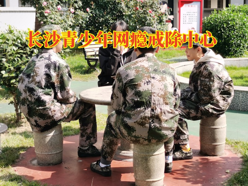 孩子沉迷手機竟然有這些危害，家長必須要知道！