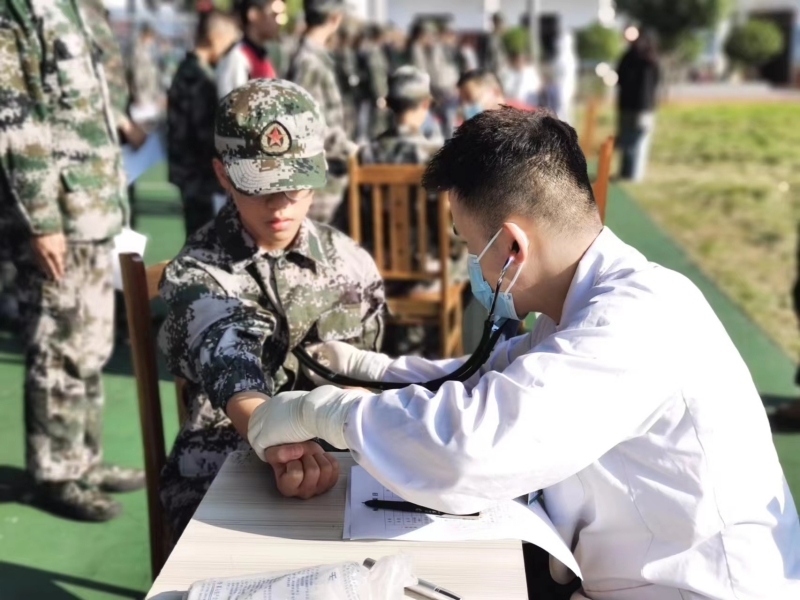 新起點青少年特訓學校組織學員開展健康體檢 新起點青少年特訓學校組織學員開展健康體檢