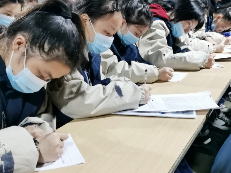 新起點青少年特訓學校開展學員寫家書活動 新起點青少年特訓學校開展學員寫家書活動