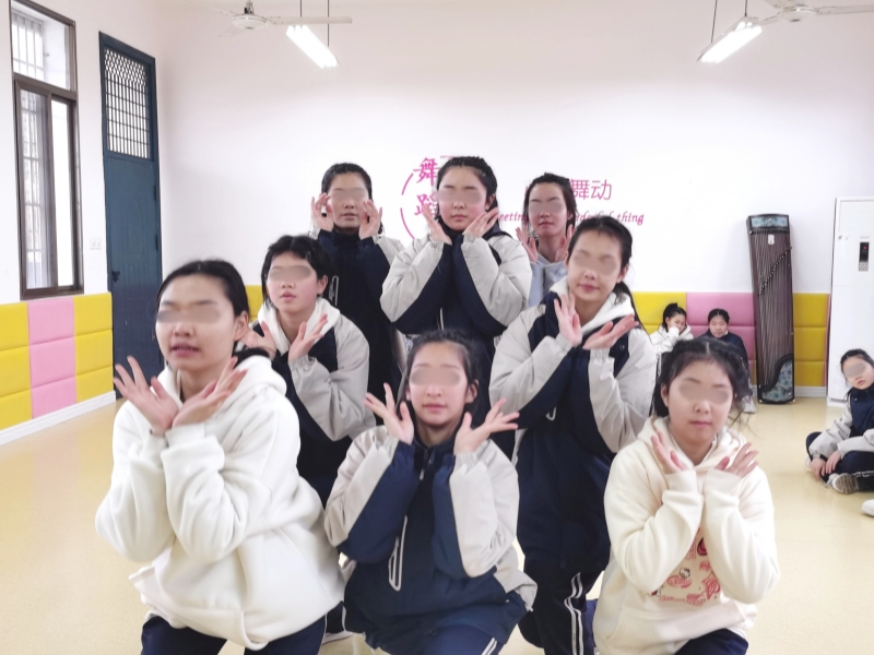 新起點教育專門學校緊張備戰元旦匯演活動 新起點教育專門學校緊張備戰元旦匯演活動