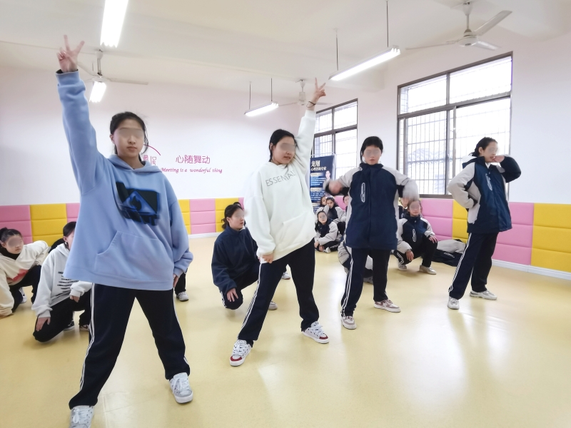 新起點教育專門學校緊張備戰元旦匯演活動 新起點教育專門學校緊張備戰元旦匯演活動