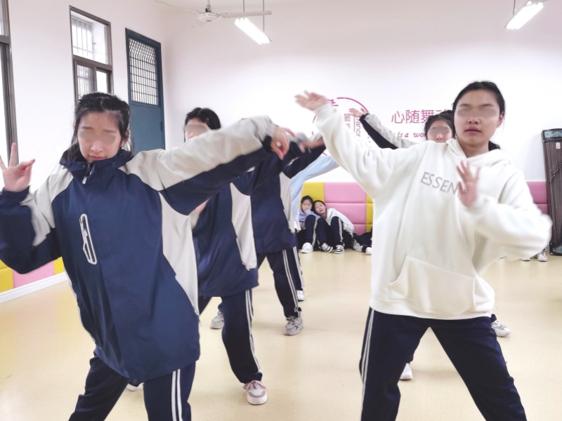 新起點教育專門學校緊張備戰元旦匯演活動 新起點教育專門學校緊張備戰元旦匯演活動