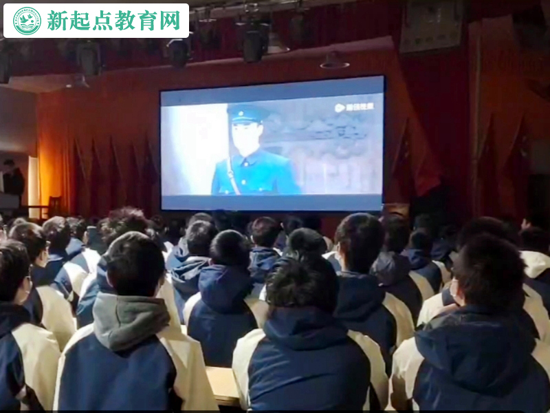 新起點青少年特訓學校組織學生觀看建軍大業 新起點青少年特訓學校組織學生觀看建軍大業