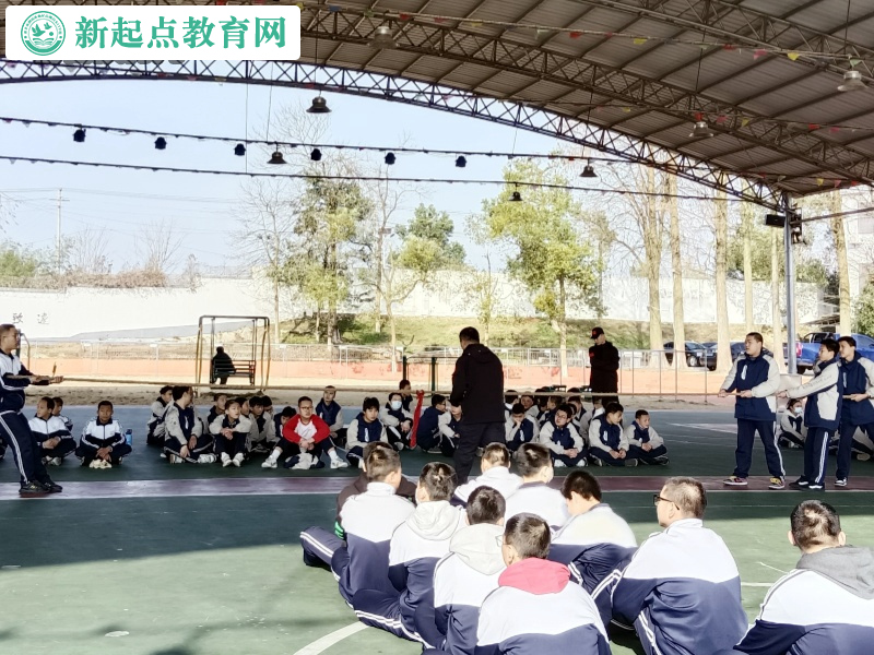 新起點孩子叛逆學校組織一場振奮人心的拔河比賽 新起點孩子叛逆學校組織一場振奮人心的拔河比賽