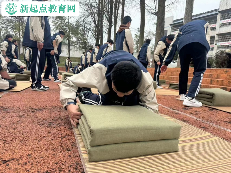 新起點叛逆孩子學校進行疊被訓練 新起點叛逆孩子學校進行疊被訓練