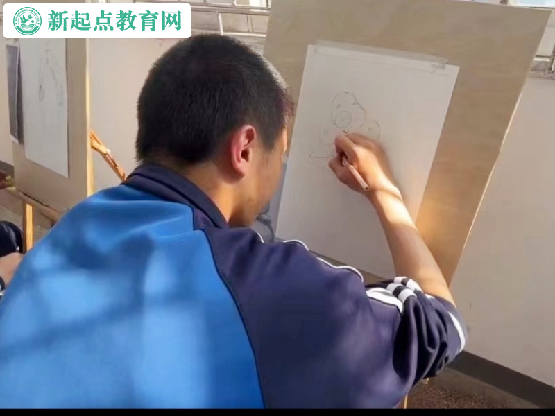 新起點叛逆孩子教育學校激發孩子繪畫興趣