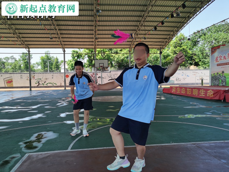 管教叛逆孩子學校組織學生們踢毽子活動 管教叛逆孩子學校組織學生們踢毽子活動