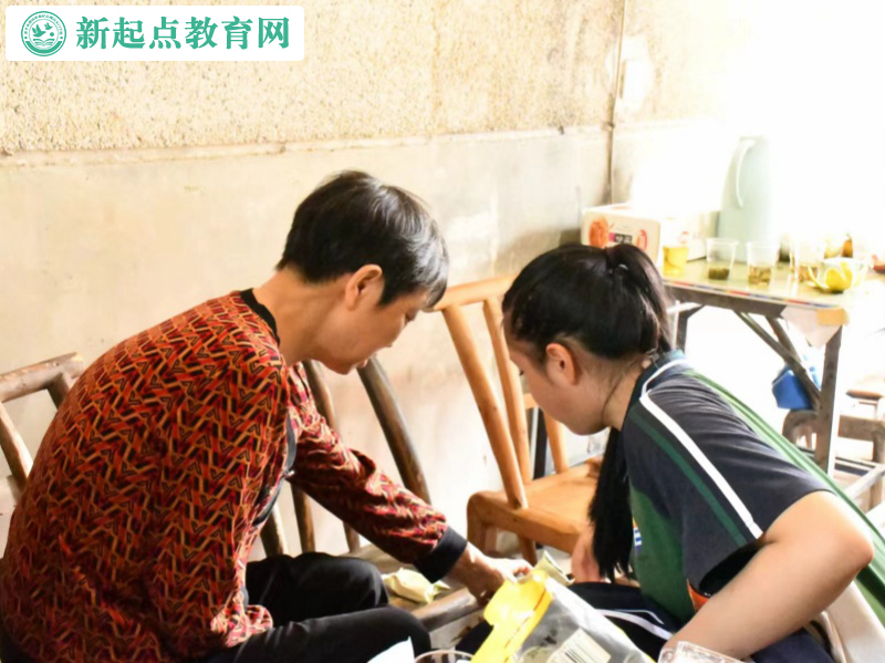 專(zhuān)管叛逆孩子的學(xué)校開(kāi)展重陽(yáng)節(jié)敬老活動(dòng) 專(zhuān)管叛逆孩子的學(xué)校開(kāi)展重陽(yáng)節(jié)敬老活動(dòng)