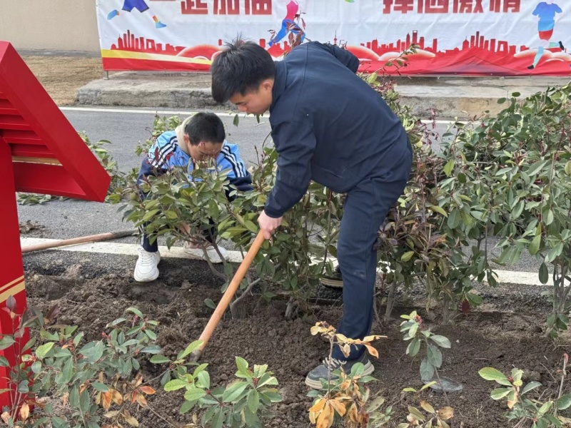 新起點教育特訓學校開展校園綠化行動 新起點教育特訓學校開展校園綠化行動