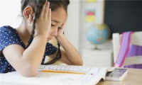 小孩成績突然下降是什么原因， 家長要引以重視!