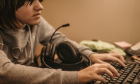 15歲的孩子沉迷于游戲