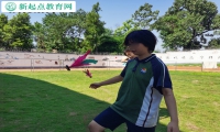 管教叛逆孩子學校組織學生們踢毽子活動